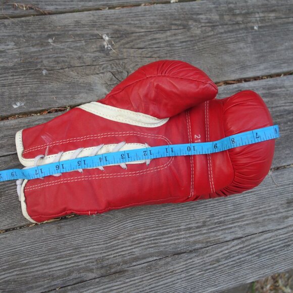 Everlast 2112 Lace Up Red Boxing Gloves Made in U.S.A. - Picture 4 of 16